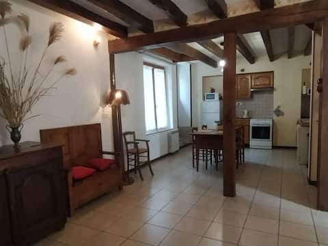 Character house, enclosed garden, quiet, listed