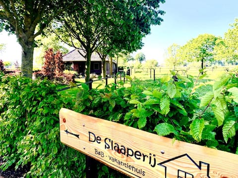 Vakantiehuis met  veranda en ruime tuin