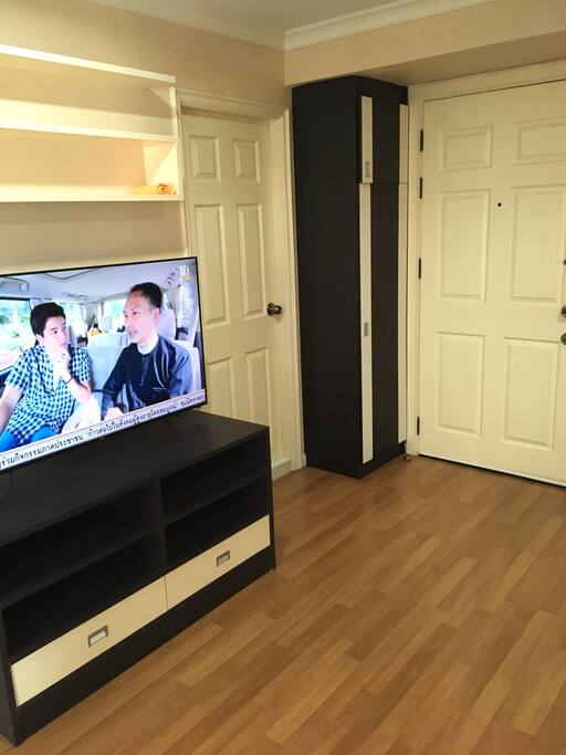 ส่วนนั่งเล่น พร้อม TV-LED และ ฟรี Wifi