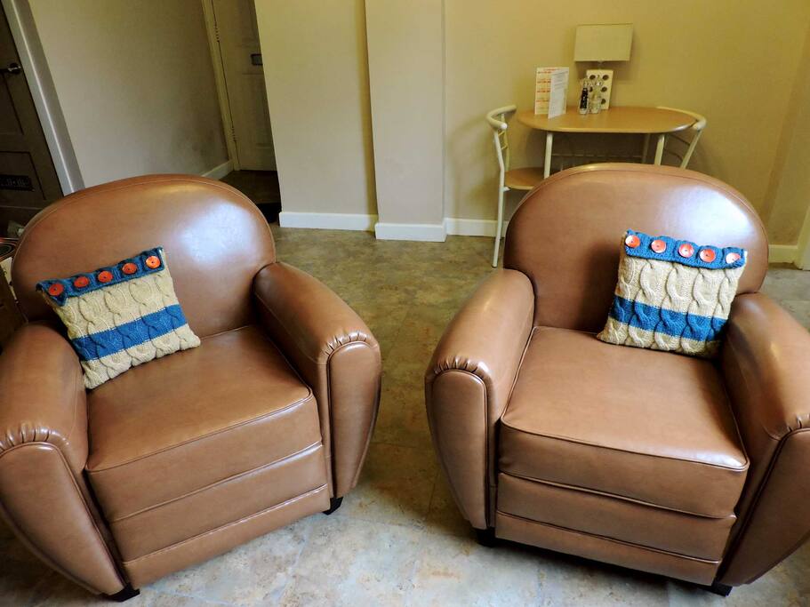 Sitting room, 2 leather armchairs and small dining table