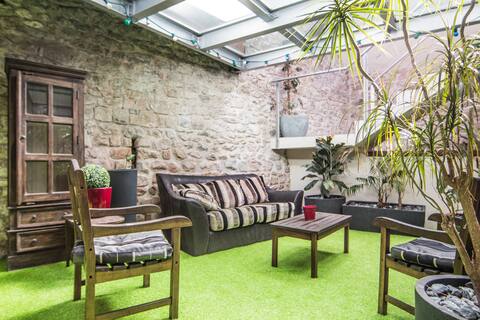 Apartment with private winter garden, 80 km Paris