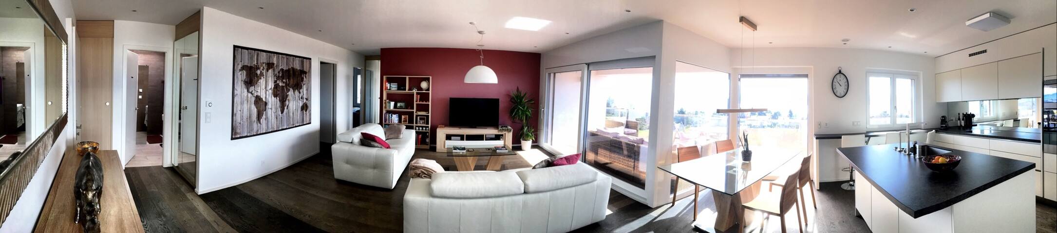 Penthouse Panoramic Lake View, Piano, Tub, Parking gallery image 3