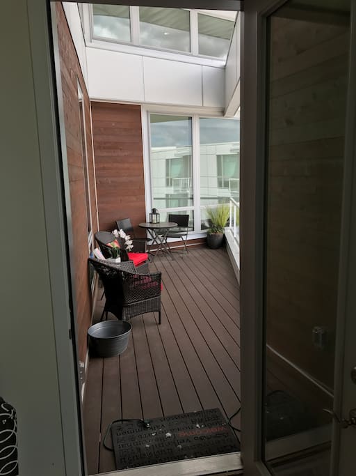 Private access Large deck with seating for FOUR