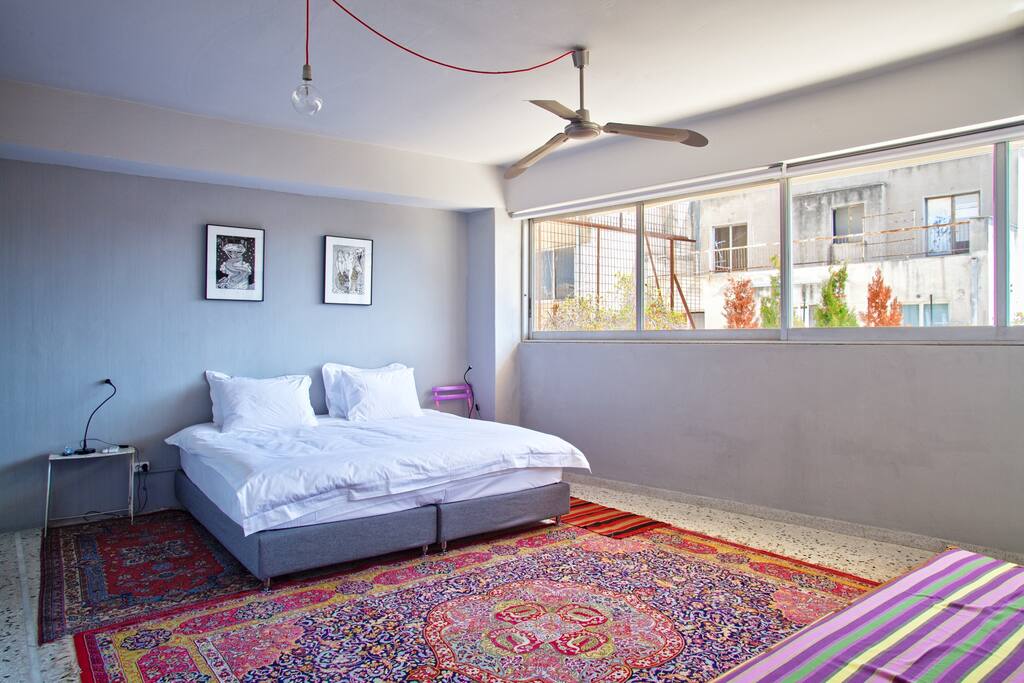 Main bedroom with King size bed (can be set up as 2 singles)