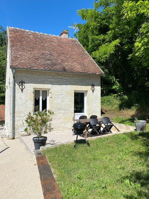 Successful Airbnb property: Cozy cottage with private garden near Beauval Zoo in Noyers Sur Cher