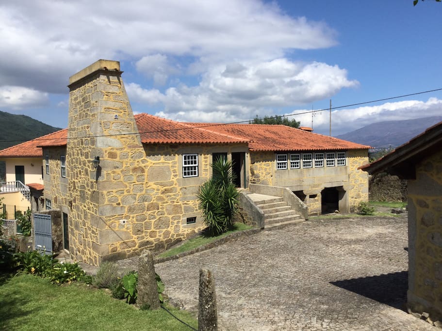 EIDO DA PEDREIRA is part of the complex QUINTA DE SANTO ANTONIO DA PEDREIRA built in 1629.