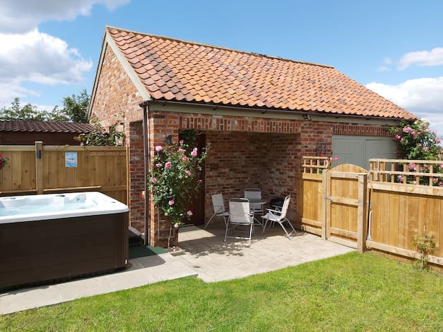 Airbnb Thorpe Bassett Holiday Rentals Places To Stay