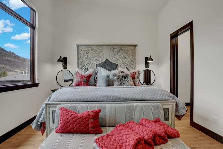 CHUMBA CHA KULALA CHA KIWANGO CHA JUU 1 