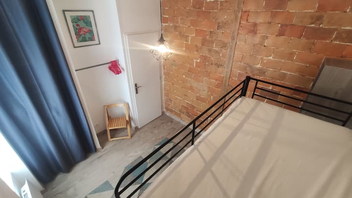 חדר צדדי במרכז העיר 