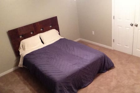 Master Bedroom w Private Bathroom! Near VCU/theFan