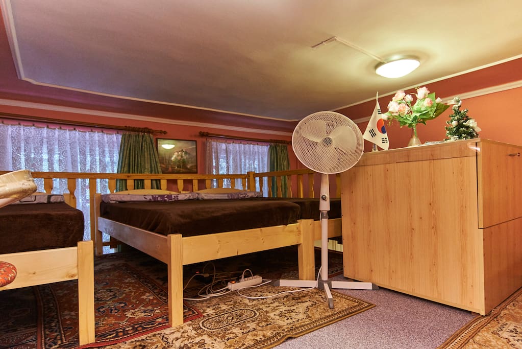 Guest gallery you can use.
This room is air conditioned.
