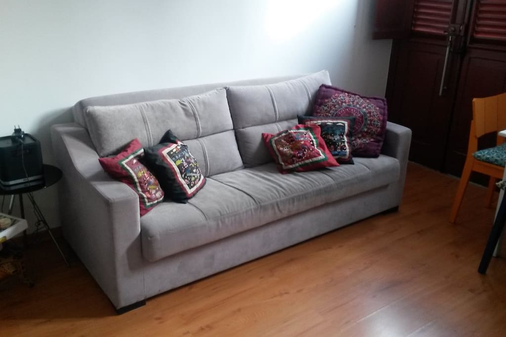 Sofá cama na sala