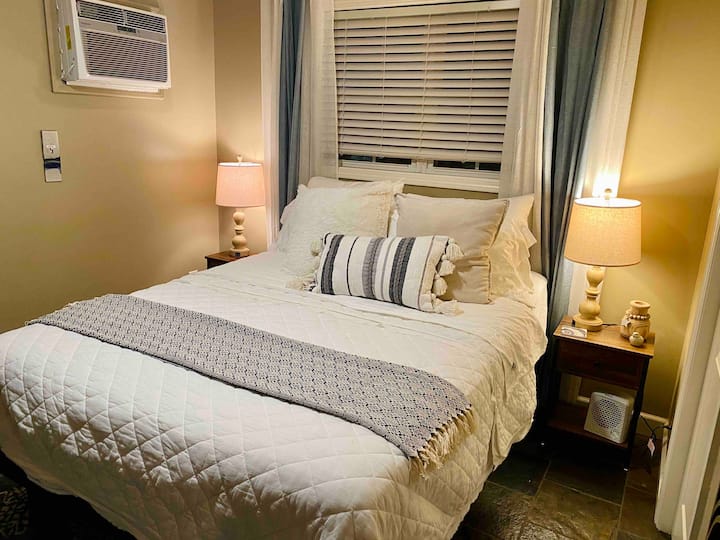 Cozy Master Bedroom with queen bed - charge your devices with the USB ports located in the lamp base. 