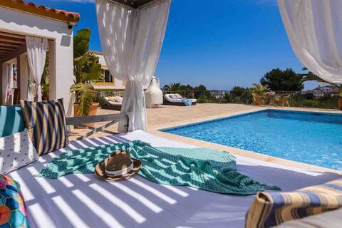 CAN PEP, Villa close to D'en Bossa beach with pool