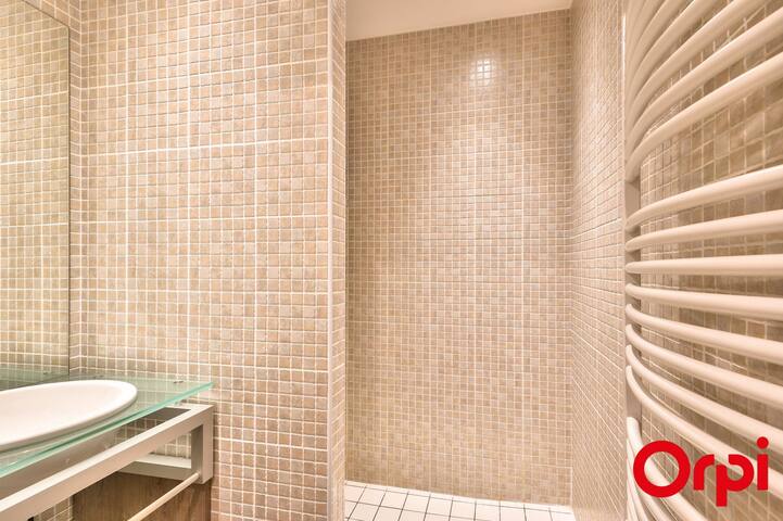 Appartement avec juccuzzi au cœur des Brotteaux gallery image 3