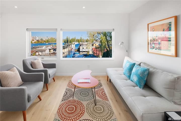 Modern Waterfront Portage Bay Apartment - Seattle, WA
