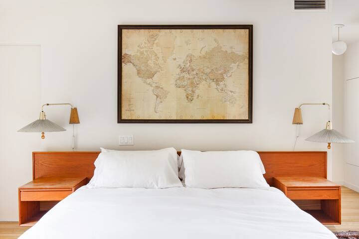 Mid-Century Laurel Canyon Retreat gallery image 3