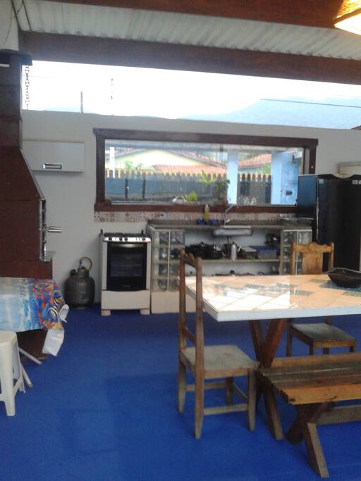 Fogão e acessórios de cozinha.