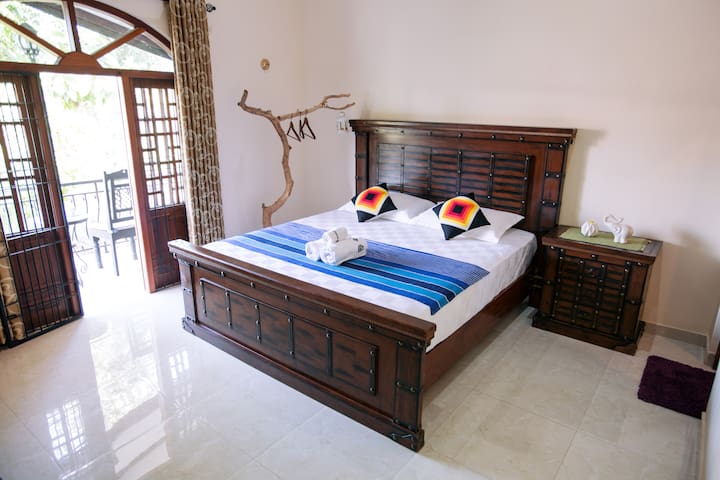 Queen Size Bed Room