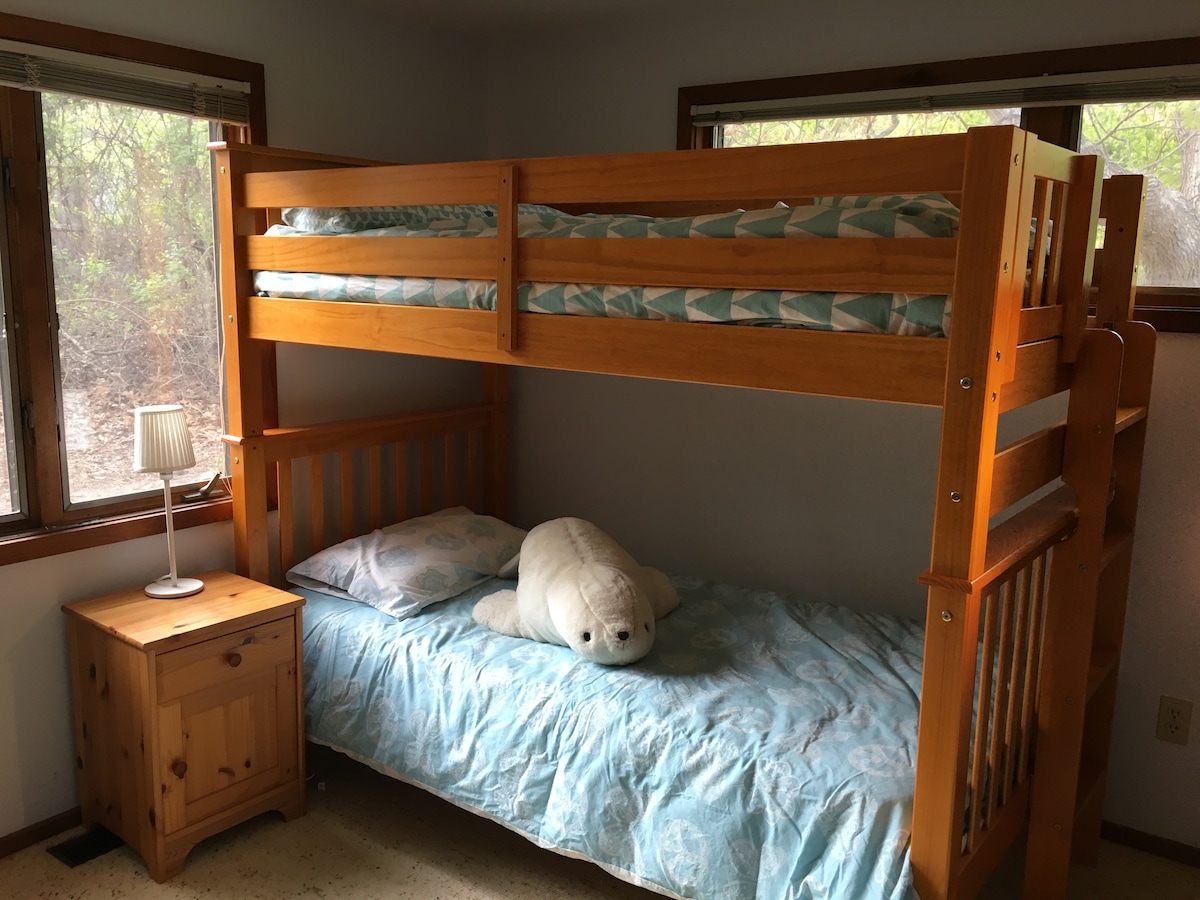 Izba s poschodovou posteľou