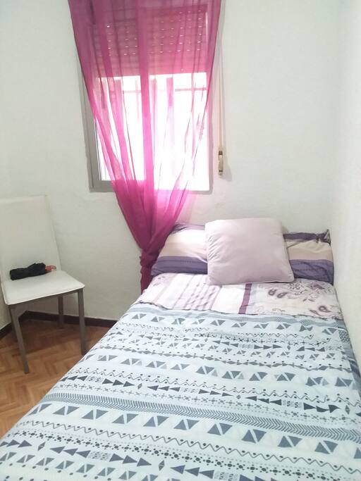 habitación con luz encendida