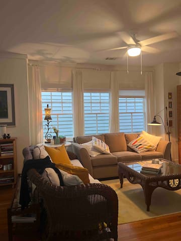 Monthly adorable & safe Tropical Uptown Cottage