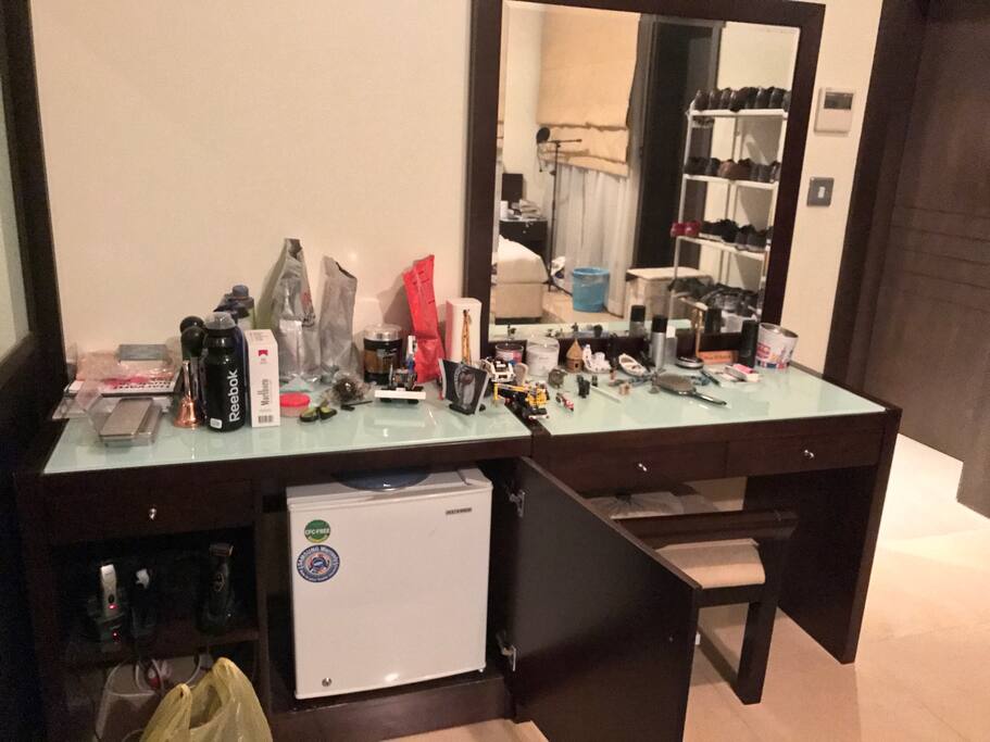 Small private fridge - big mirror