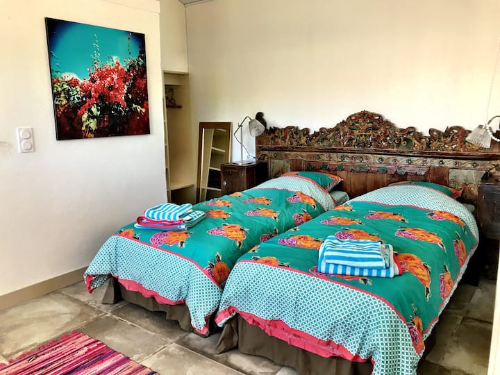 Chumba cha "Starehe" kilicho na vitanda viwili