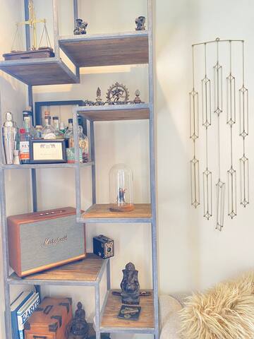 Huge house in the BEST location (99 walk score!) gallery image 2