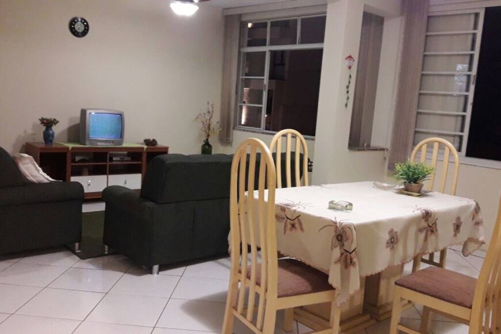 Sala de jantar e de TV