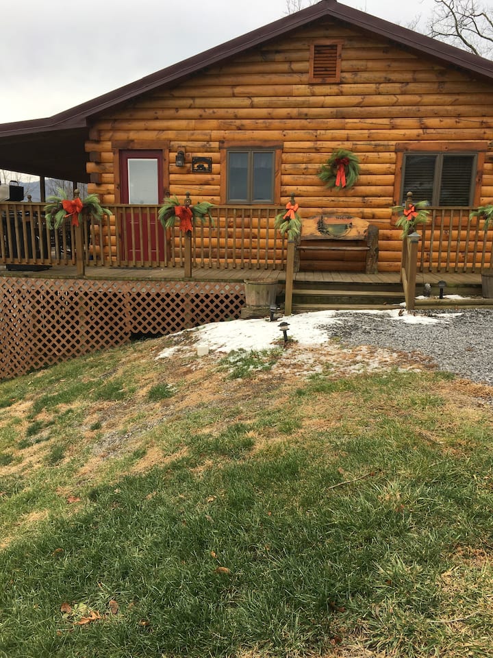 Potomac Overlook Log Cabin At SMOKE HOLE, WV /WIFI