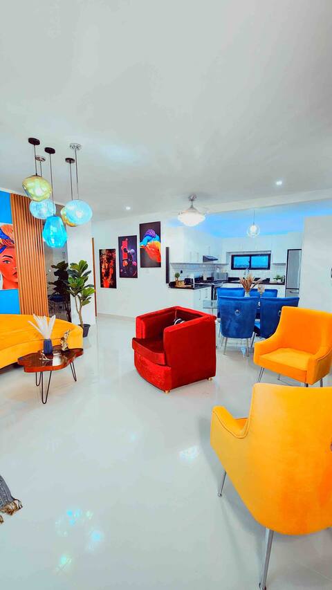 Pool+mountains views- 4beds/near to the airport.