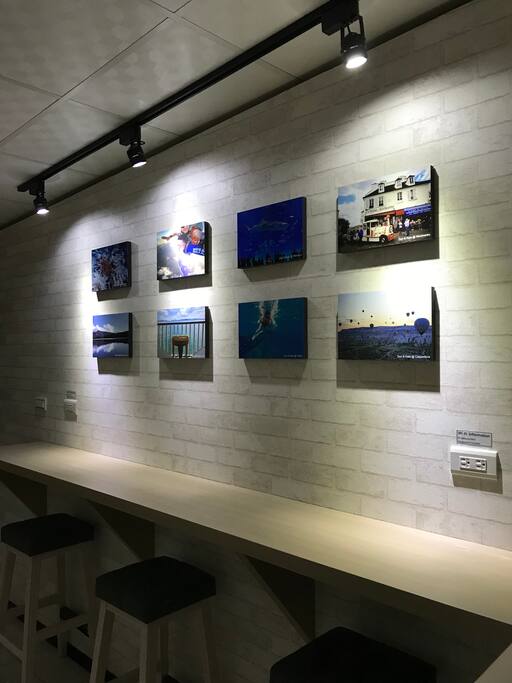 吧檯共用休憩聊天空間 (Public Bar)