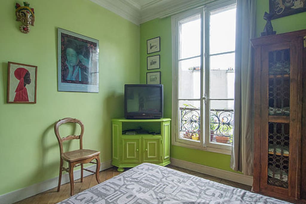 green bedroom