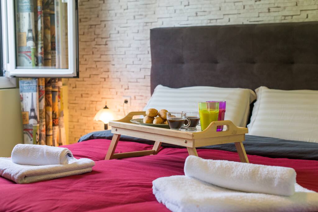 Breakfast on the bed!