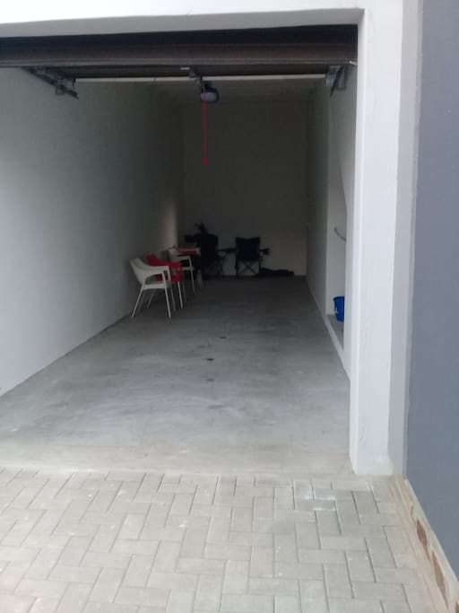 Tandem garage