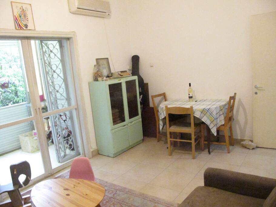 Living room (exit to balcony)