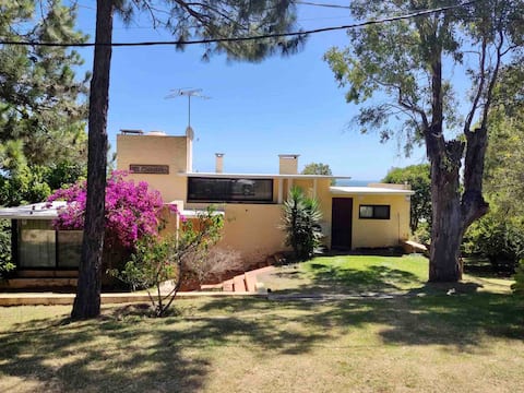 Beautiful house with ocean and hill views, and near the beach
