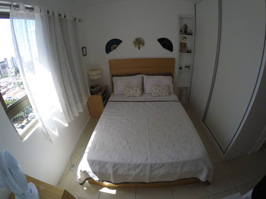 Suíte (com ar condicionado, ventilador, armário, televisão...)