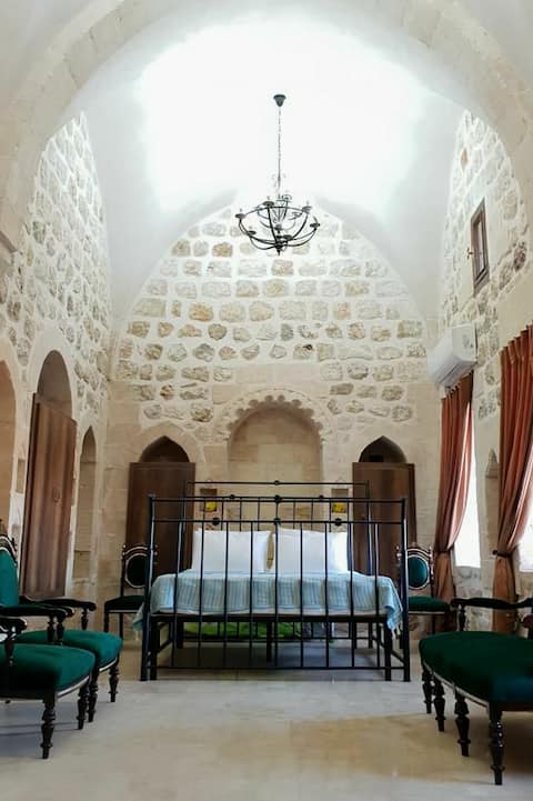 Mardin historical ulu Mosque, historical Konak
