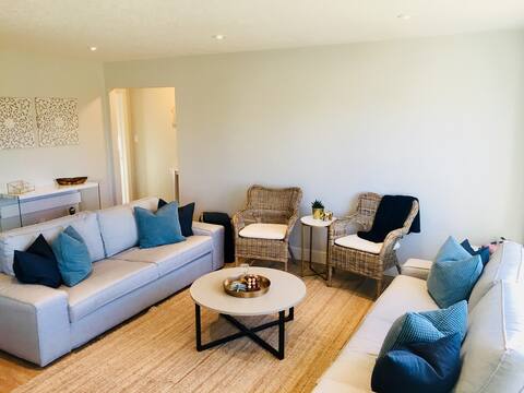 Wellington Summer Home | King Suite (5 BDR•3 Bath)