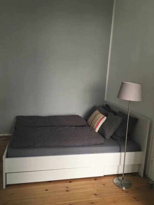 Gemütliches Zimmer mit direktem Zugang zum Garten/ Terrasse in Maisonette-Wohnung