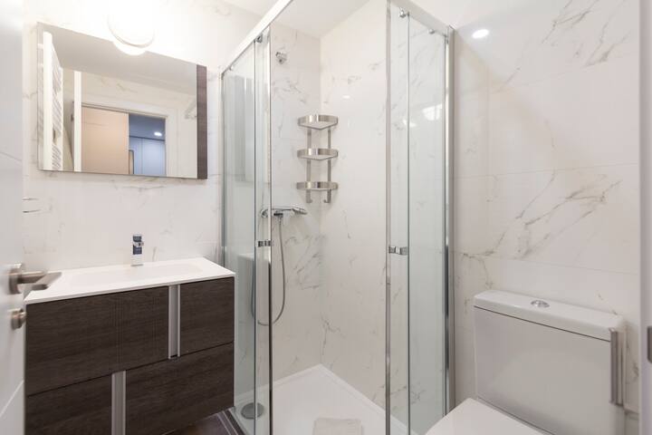 Amplia/moderna vivienda en el corazón de Madrid 3 gallery image 5