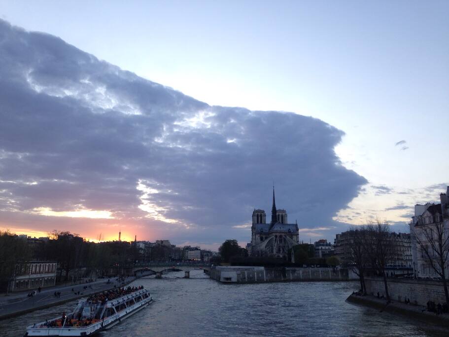 The Tournelle bridge, 100 meters from the house