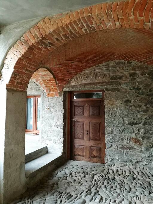 Antico porticato in mattone