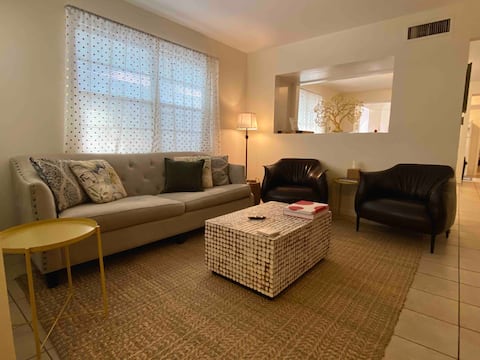 Top performing Airbnb: Shabby Chic Duplex, Rice Village, World Cu0 2026 in University Place