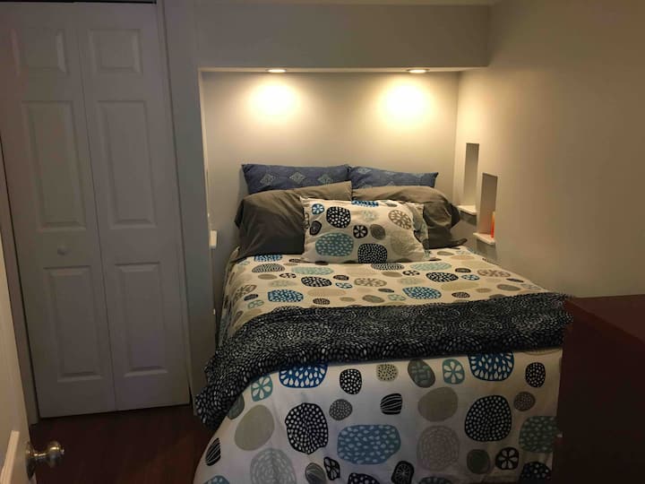 غرفة نوم دافئة