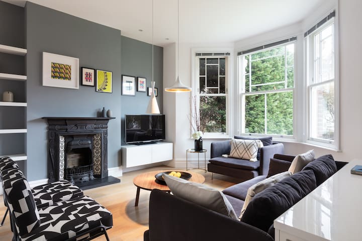 Architect’s Designed Apartment 15min to Centre