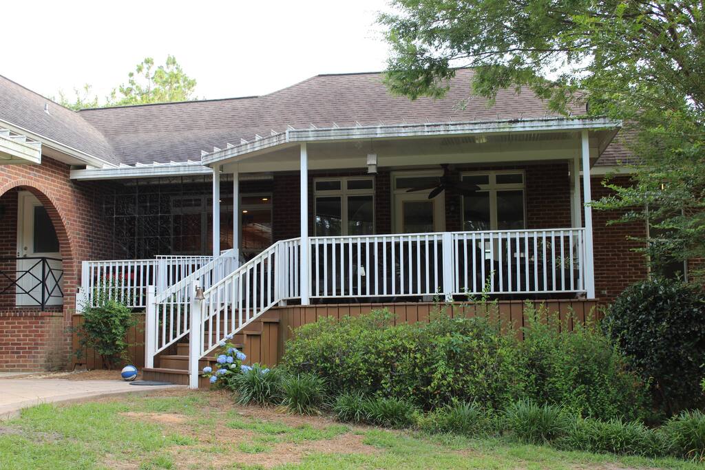 Backporch living