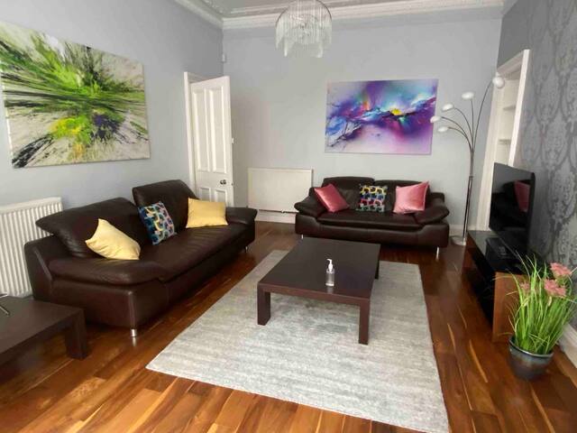 Lovely main door flat south facing back garden